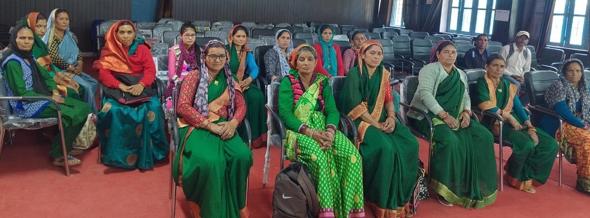 भोजन माताओं ने उठाई वेतन वृद्धि को आवाज