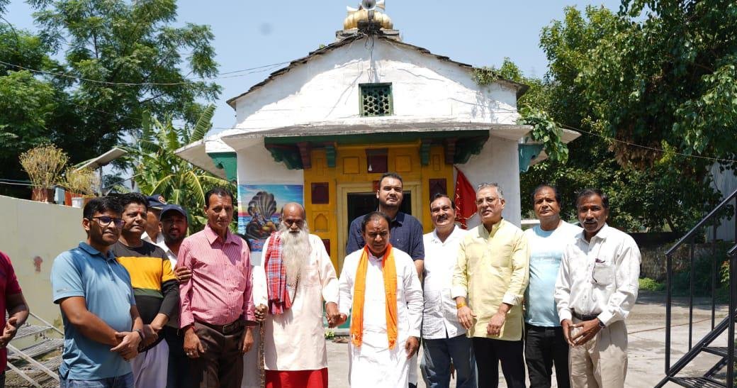 स्वच्छता अभियान में किया श्रमदान, खिर्सू में सड़क परियोजना का लोकार्पण